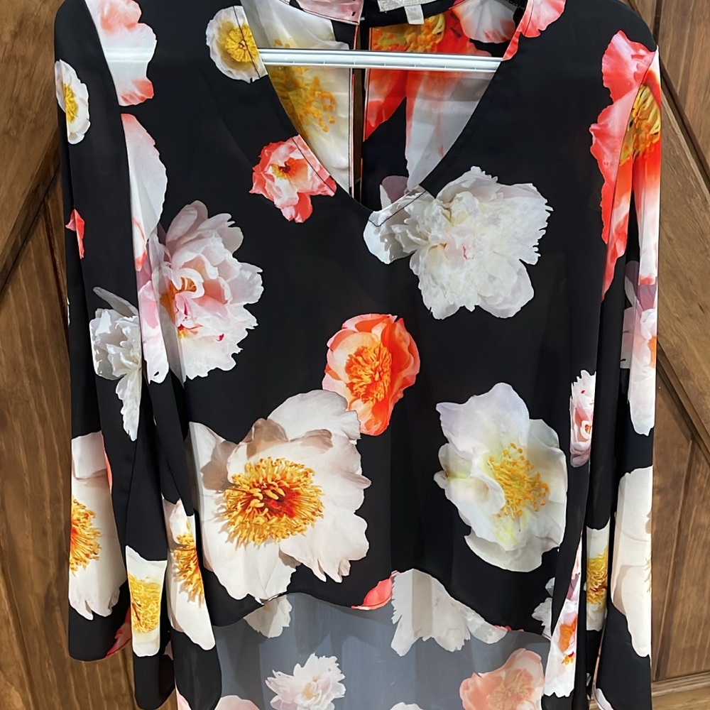 Gianni Bini Floral V-Neck Women's Top - Black and White